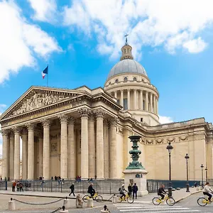 Emily In Parigi